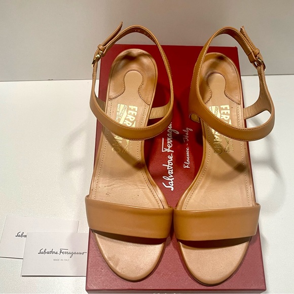 Salvatore Ferragamo Shoes - Salvatore Ferragamo | Madison Leather Sandals